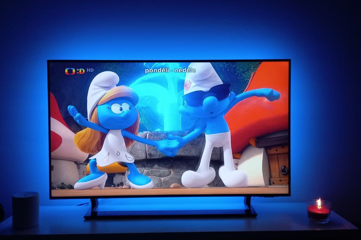 LED osvětlení za televizí