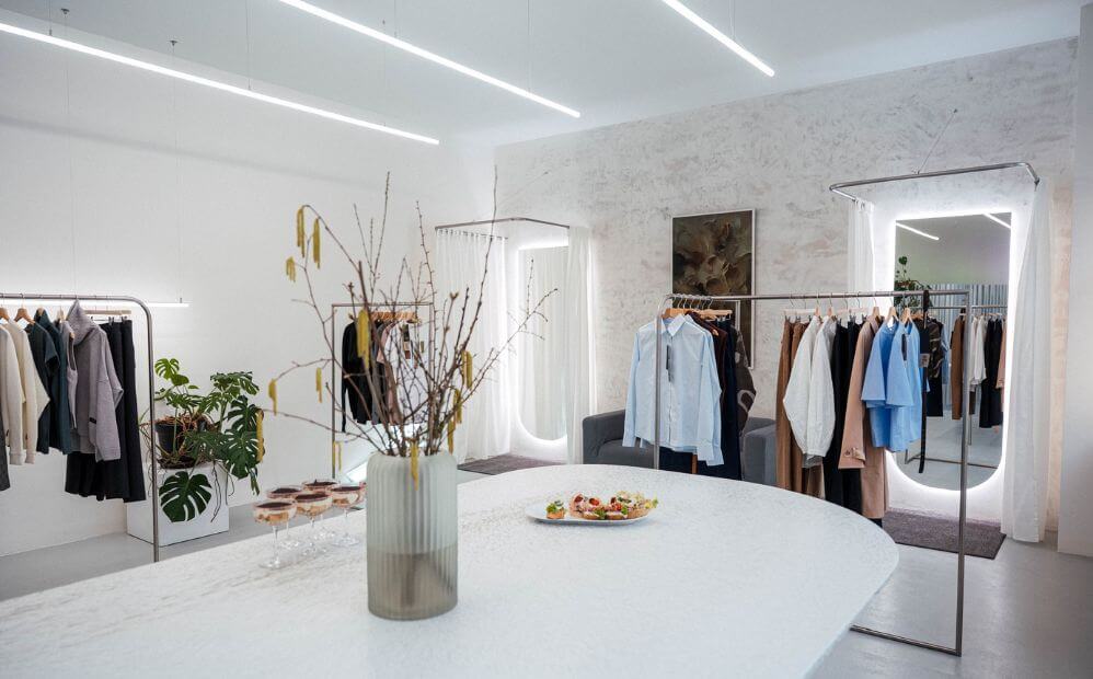 LED osvětlení showroomu s oblečením